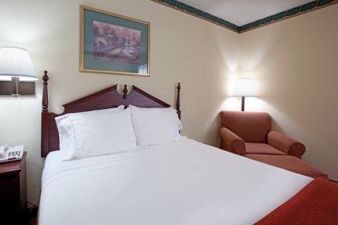 Fairfield & By Marriott Greenville 3*